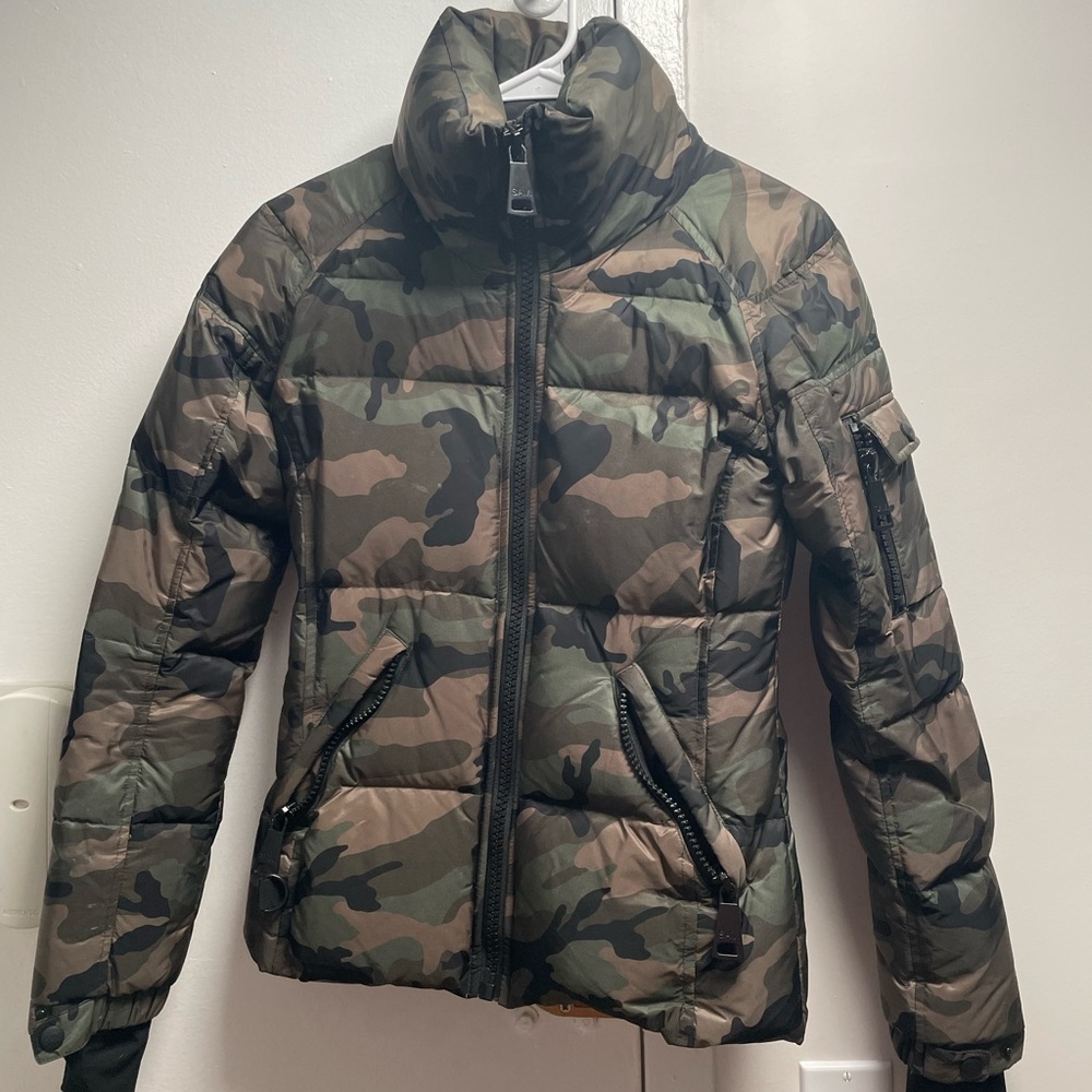 moved and no longer need this adorable and warm coat!